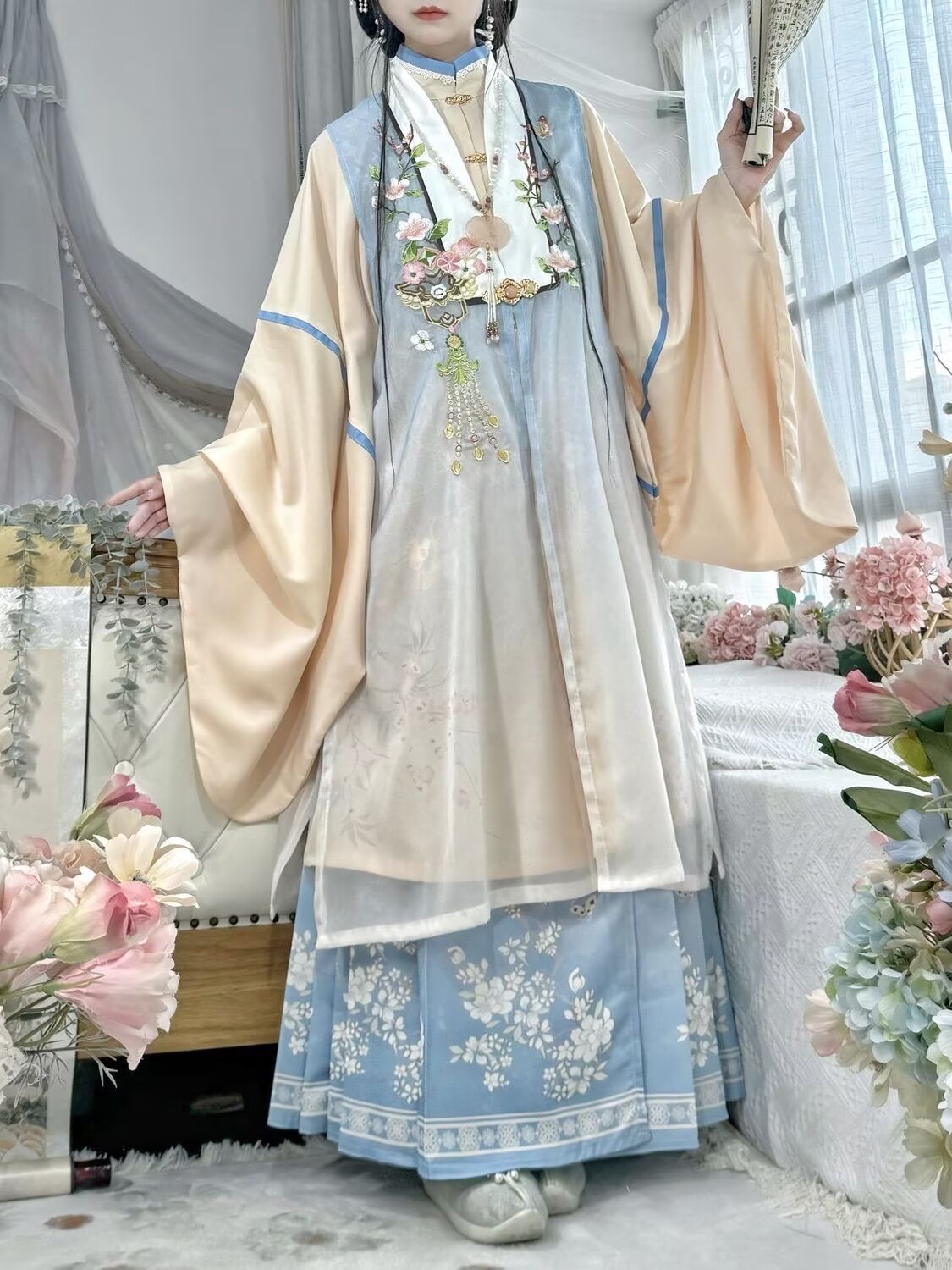 Embroidery Horse - Abito Tradizionale Cinese da Donna Ming