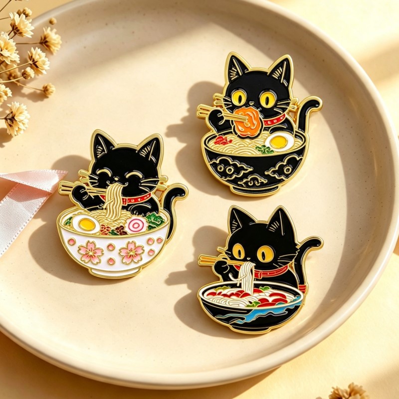 Embroidery Textile - Grazioso Gatto Nero che Mangia Noodles,