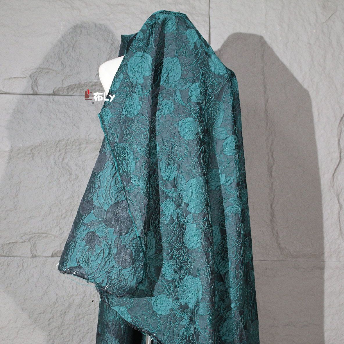 Tessuto Jacquard Irregolare co - Embroidery Texture recensione e prezzo