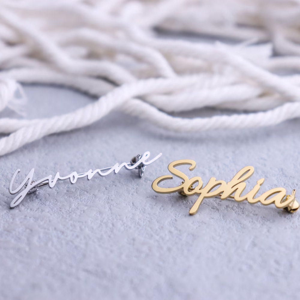Personalizzazione della spilla - Embroidery Initials recensione e prezzo