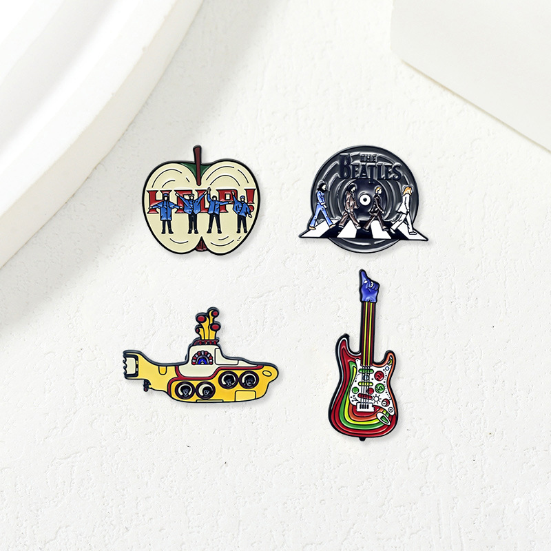 Spilla smaltata vintage Rock B - Embroidery Icon recensione e prezzo