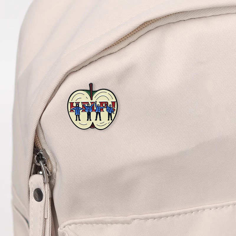 Spilla smaltata vintage Rock B - Embroidery Icon recensione e prezzo