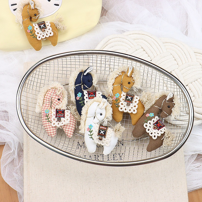 Simpatico spilla scozzese con  - Embroidery Horse recensione e prezzo