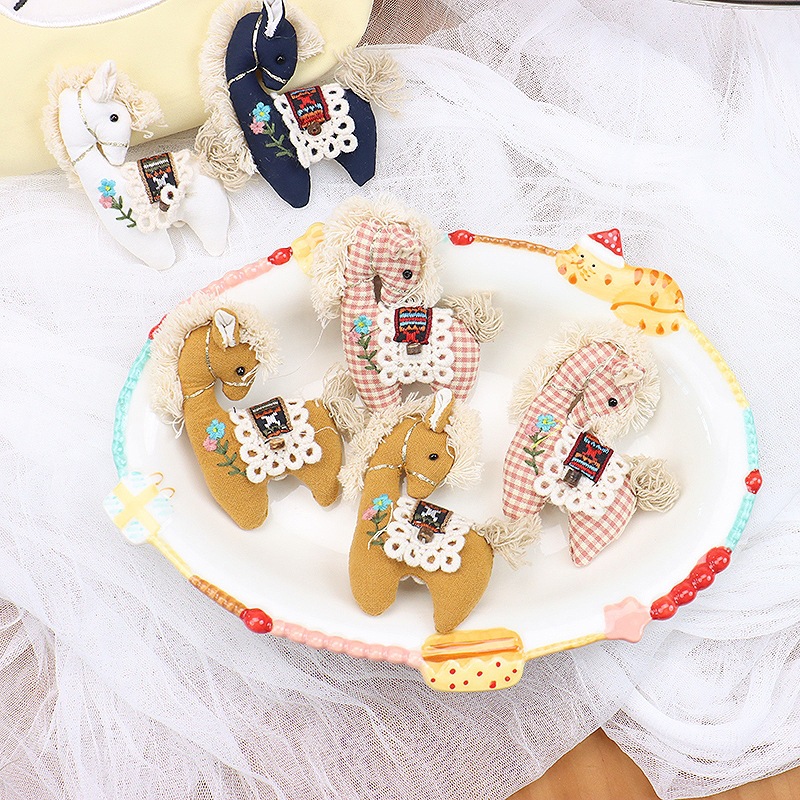 Simpatico spilla scozzese con  - Embroidery Horse recensione e prezzo