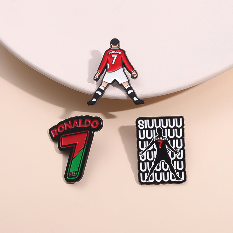 Spille smaltate con personaggi - Embroidery Initials recensione e prezzo