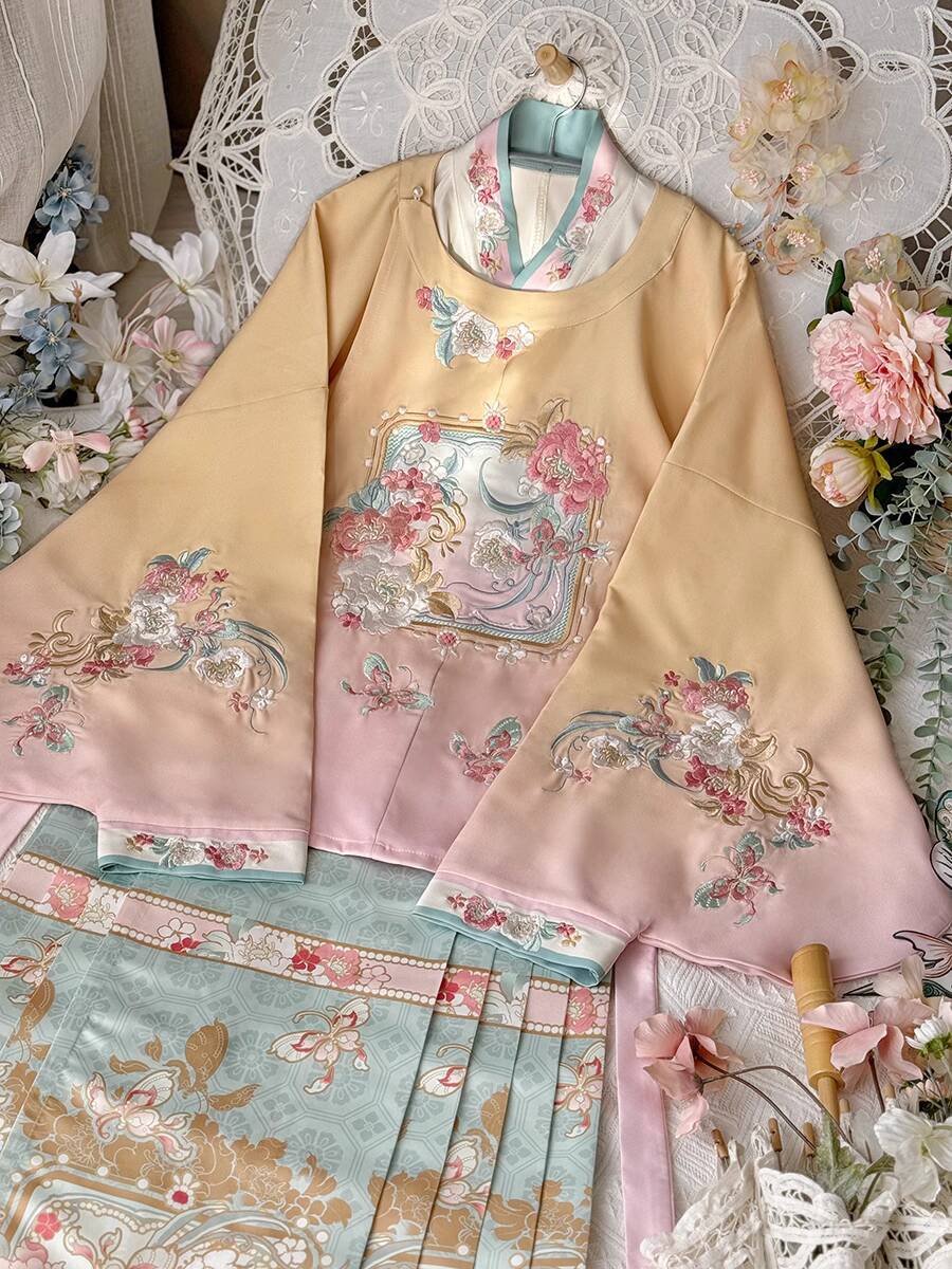Nuovo Hanfu Donna Sistema Ming - Embroidery Horse recensione e prezzo