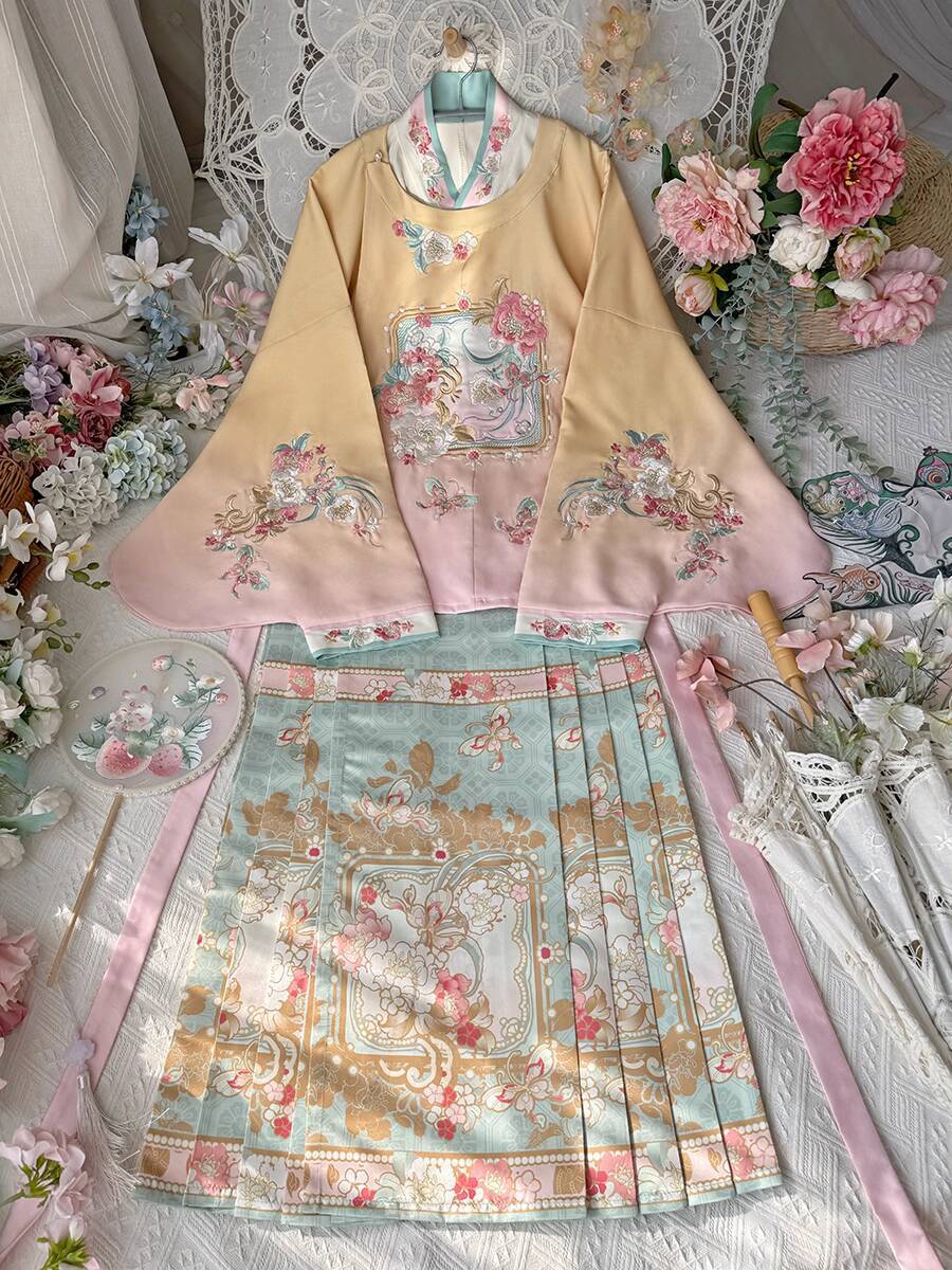 Nuovo Hanfu Donna Sistema Ming - Embroidery Horse recensione e prezzo